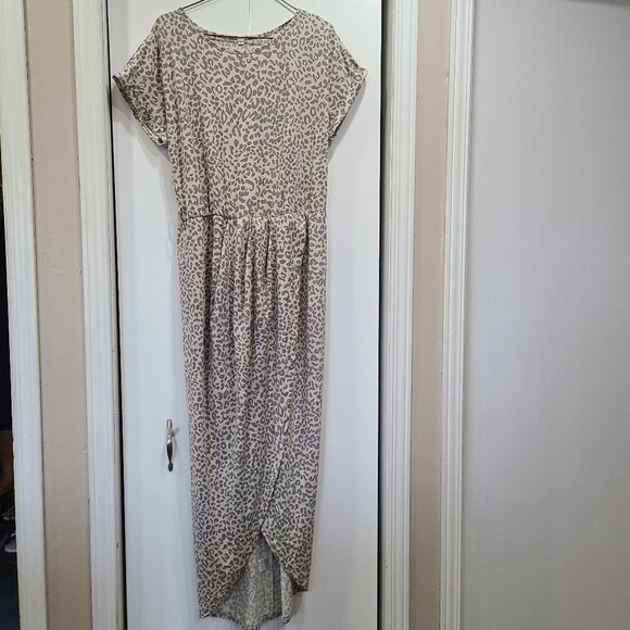 ❄3/$26 Xmas sale❄ NWT Leopard print dress - Picture 2 of 6